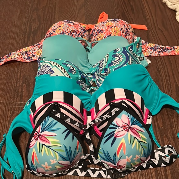 Bundle#4- 6 women's bathing suit tops - Picture 1 of 6